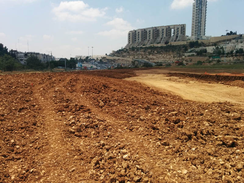 סקר קרקע | בדיקת קרקע- צילום על רקע הולילנד ירושלים, ענף מהנדסים בע