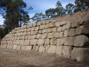 חומת אבנים מסלעה יפה ומסודרת, חומת סלעים, ענך מהנדסים בע"מ